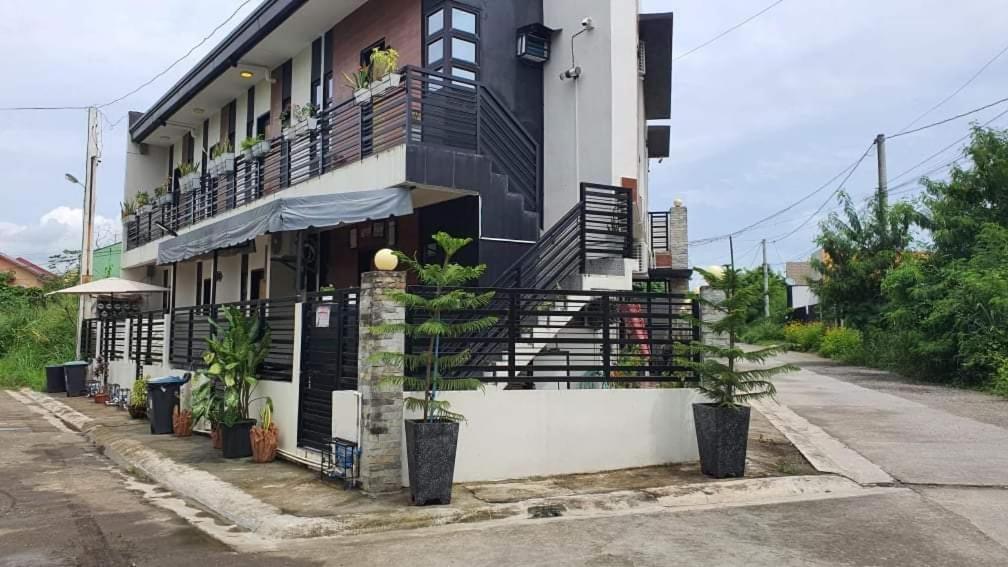 Lucena Meg'S Studio Apmnt Vip Rm-Near Sm-Wifi Apartment Exterior photo